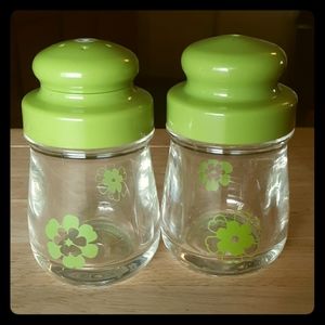 *Vintage* Green Daisy Blossom Salt&Pepper Shakers